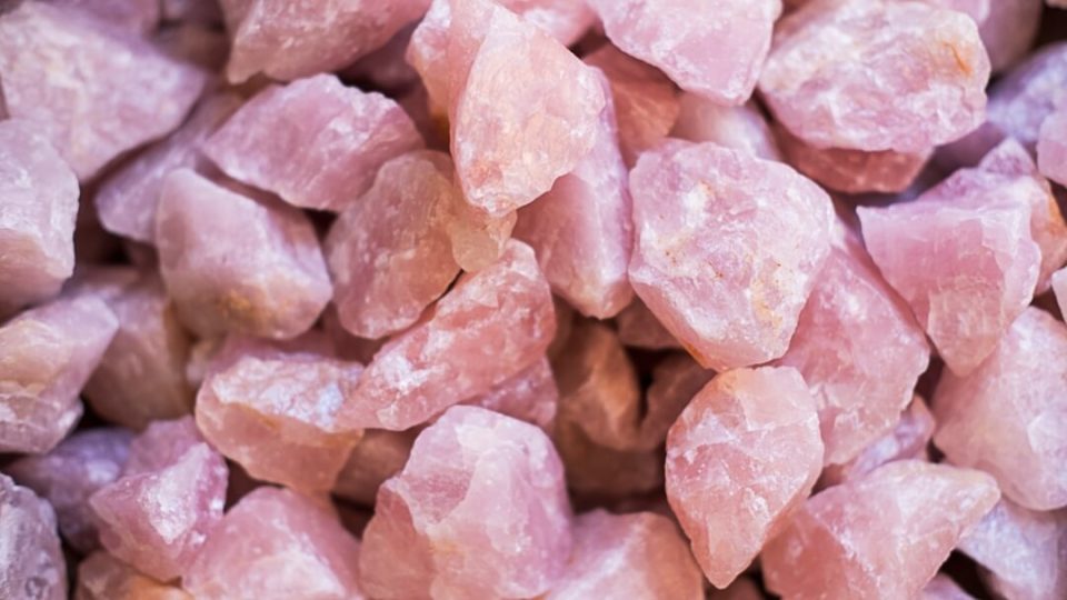 Pembe Kuvars Taşı Özellikleri Ve Faydaları
